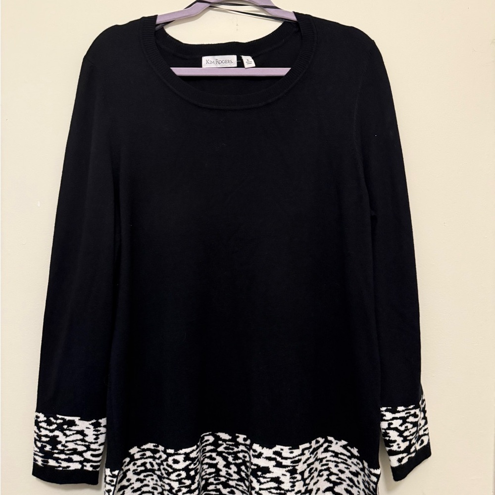 Black and White Patterned Women's Top